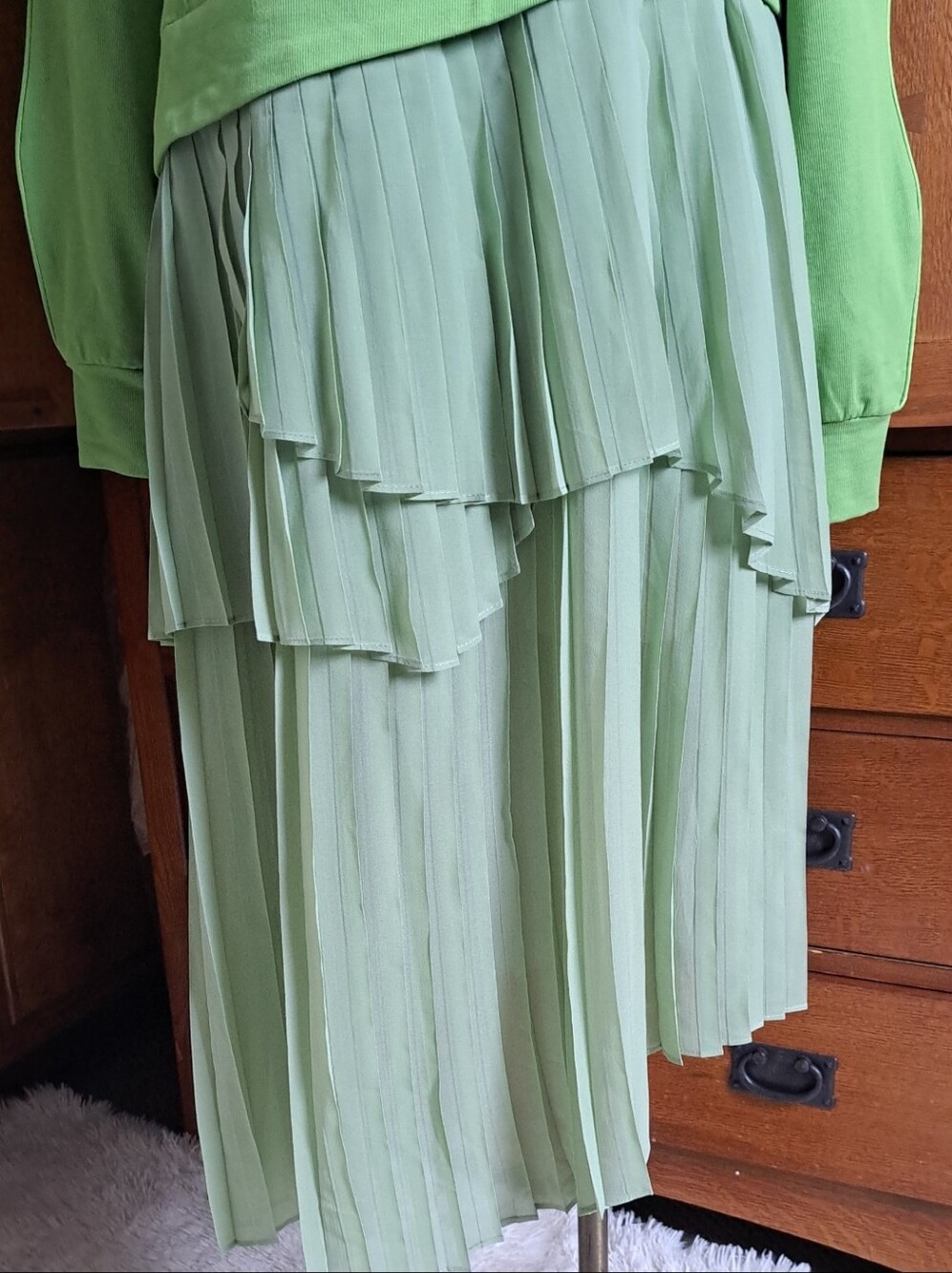 Kelly Obi New York NWT Green Hooded Pleated Chiffon Layered Dress M - Picture 4 of 12